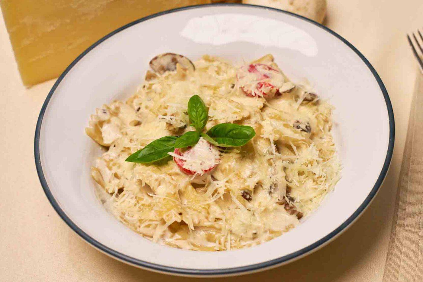 Фарфалле с белыми грибами — французская кухня Blanc de Blancs, Москва Фарфалле с белыми грибами — французская кухня Blanc de Blancs, Москва