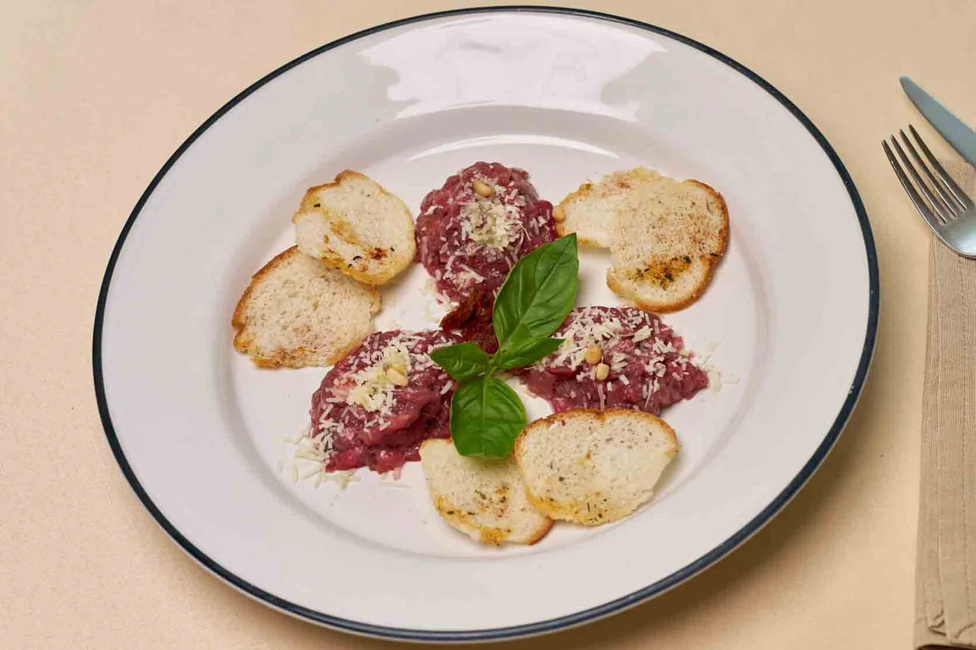 Тартар из говядины — французская кухня Blanc de Blancs, Москва Тартар из говядины — французская кухня Blanc de Blancs, Москва